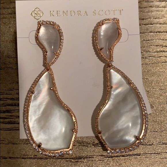 ❌Last deal ❌Kendra  Scott pearl earring - Picture 1 of 11